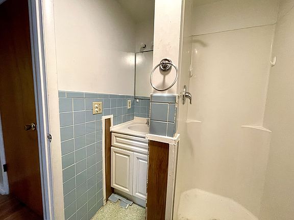 5th image of 68 Tompkins St #11320144