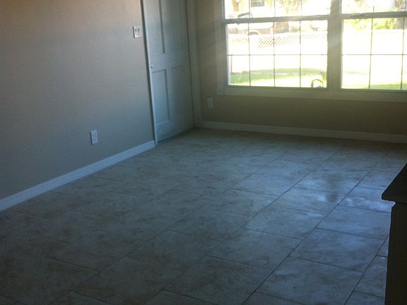 4th image of 1612 Carnegie Cir
