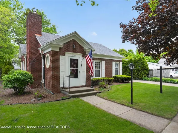207 E McConnell St, Saint Johns, MI 48879