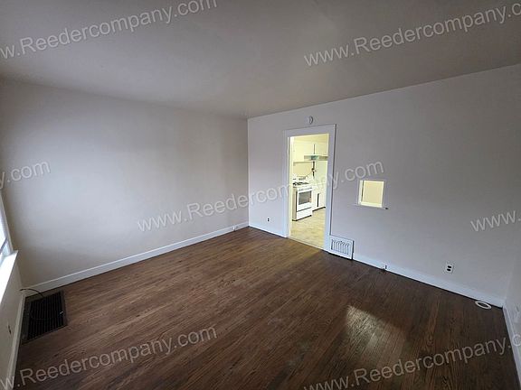 2nd image of 546-548 Chicago Ave
