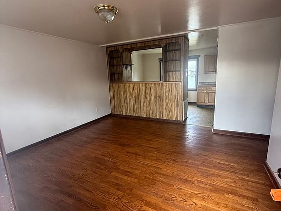 2nd image of 2131 Seminole Ave