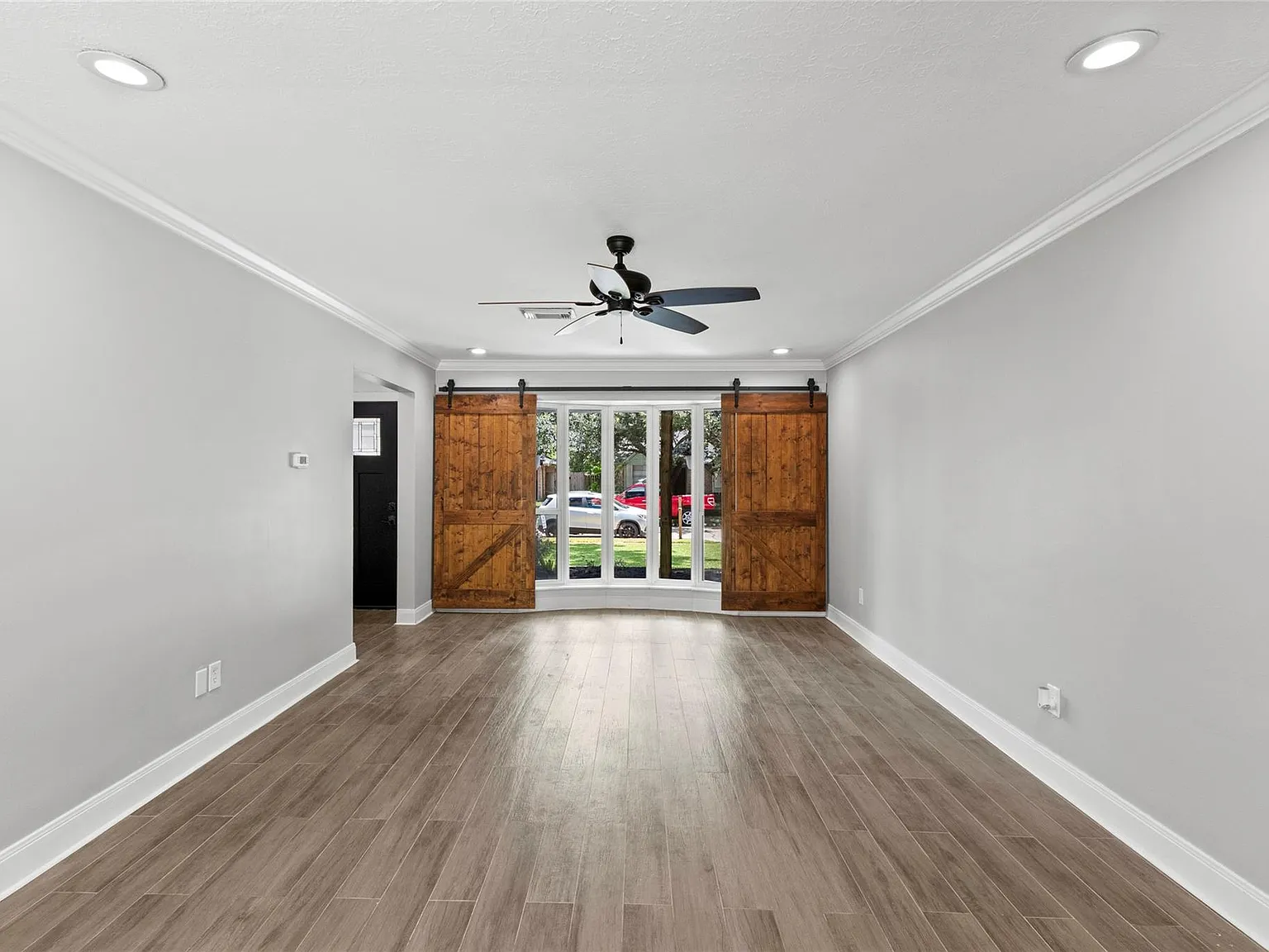 3 bed, 2.0 bath, 1364 sqft, $2,200 — Photo 3