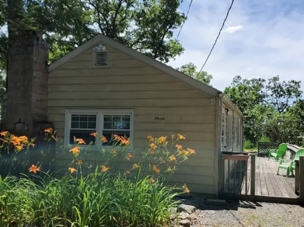 11 Laurel Trl, Byram Township, NJ 07821