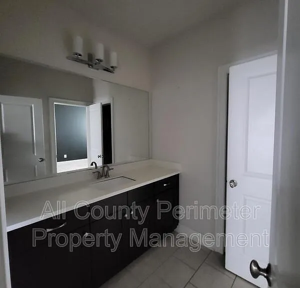 819 Olmsted Ln — Photo 21