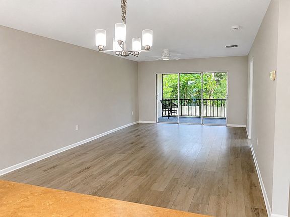 2nd image of 871 NW Sunset Dr #7