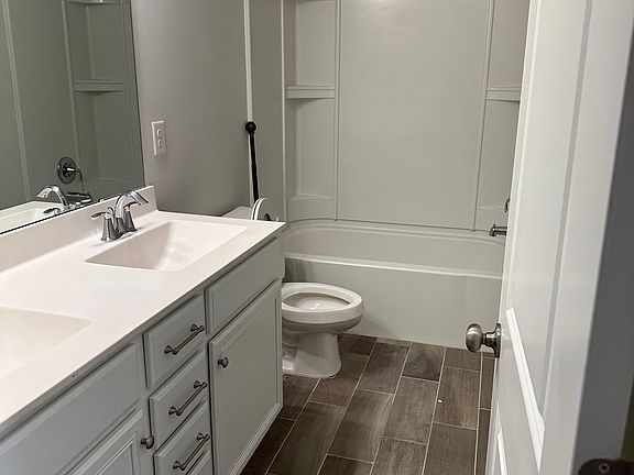 5th image of 527 Catalina Grande Dr