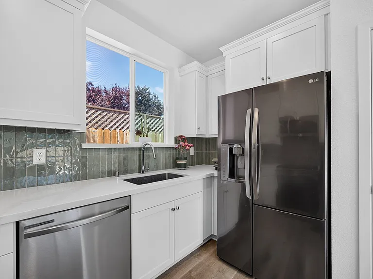 6525 Jacinto Ave — Photo 16