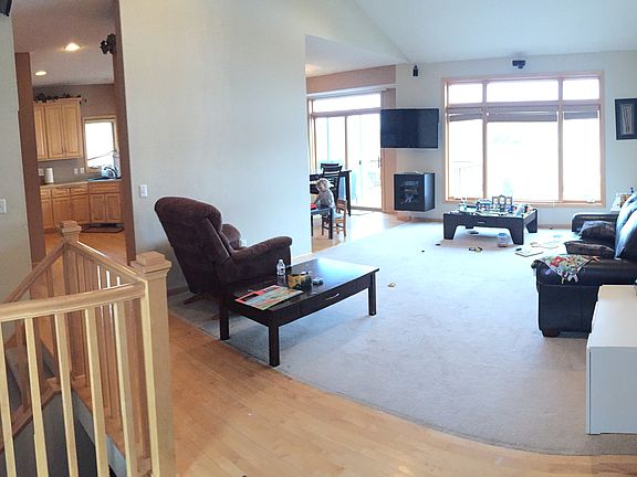 3rd image of 985 Bavaria Hills Ln