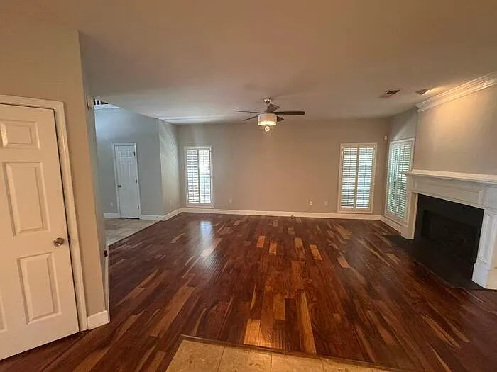 4 bed, 2.5 bath, 2000 sqft, $3,100 — Photo 3