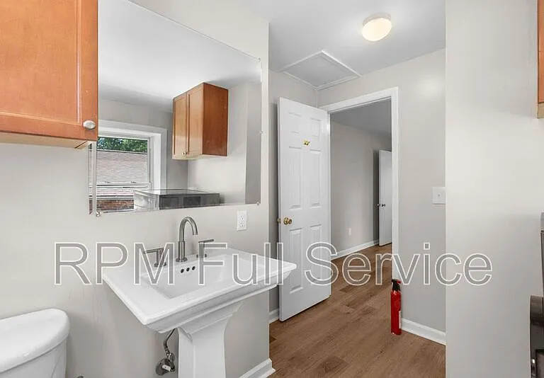 325 54th Ave N #E — Photo 17