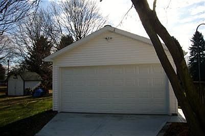 3rd image of 80 Knollwood Dr
