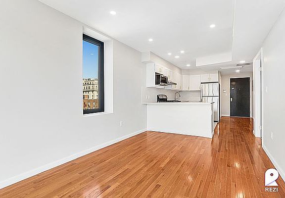 3rd image of 14836 89th Ave #8B