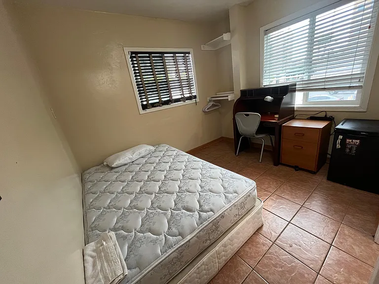 5800 Lindo Paseo #4 — Photo 2