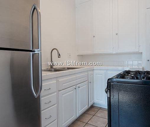 5th image of 108 S Gramercy Pl APT 202