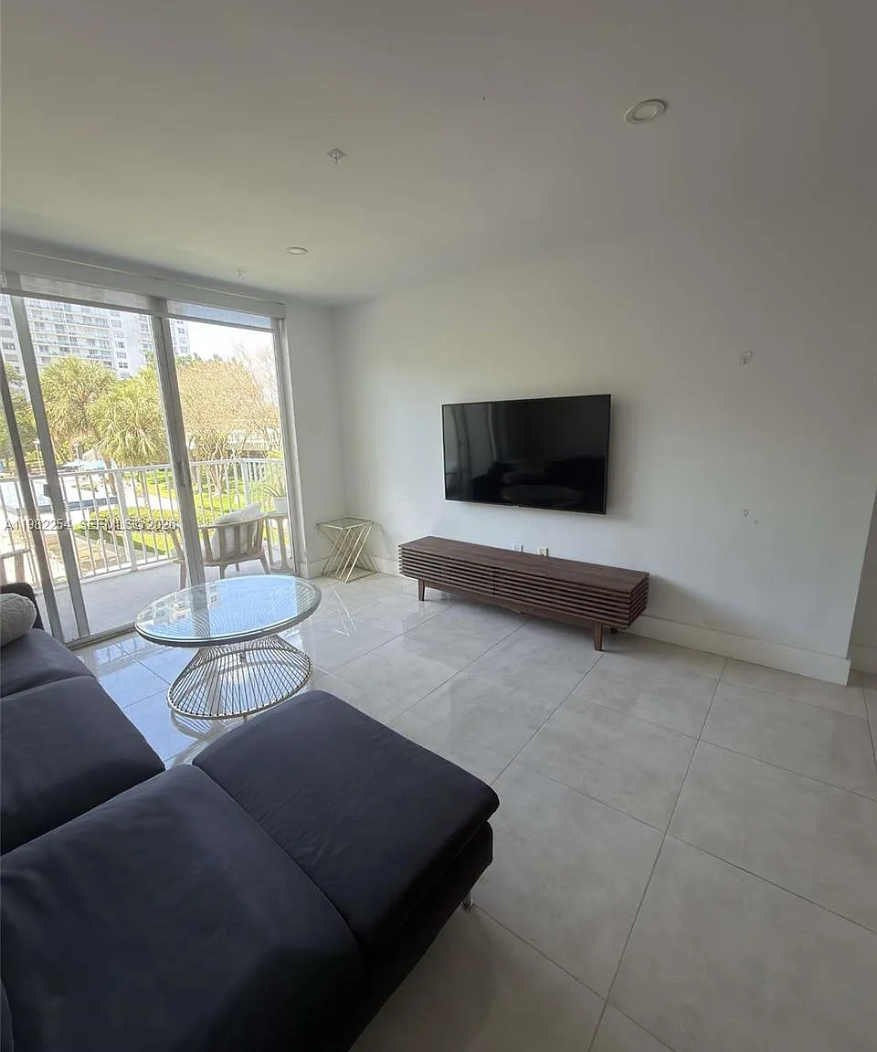 Admirals Port Condo West — Photo 3