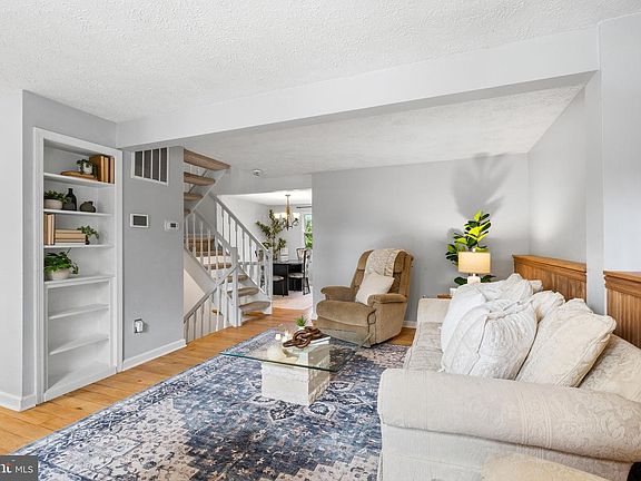 2nd image of 7174 Glenmeadow Ct