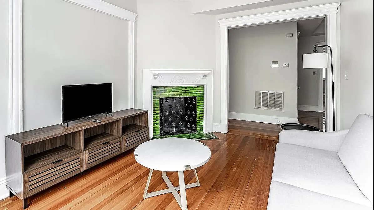 4 bed, 2200 sqft, $5,200 — Photo 1