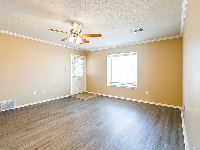 9150 Belmont Dr — Photo 5