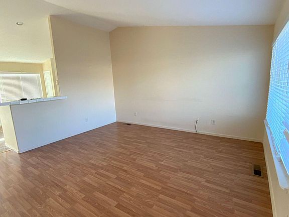 3rd image of 1112 Herron Ln