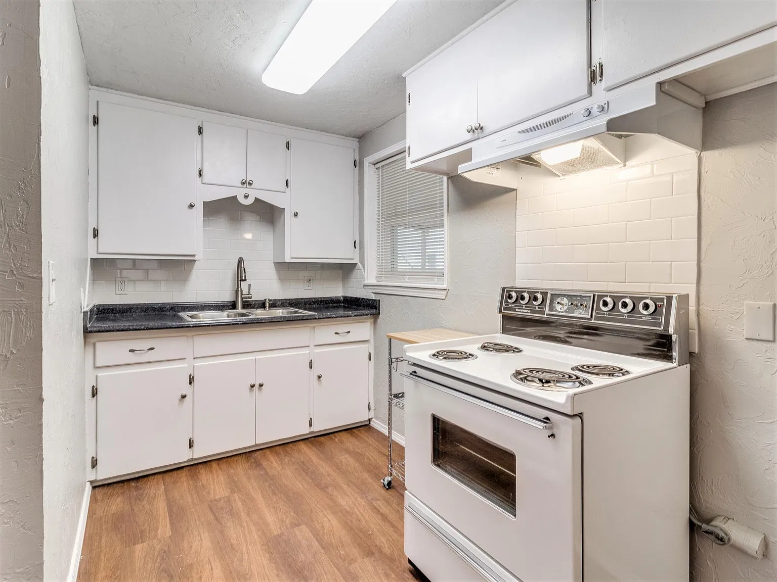 2 bed, 833 sqft, $900 — Photo 3