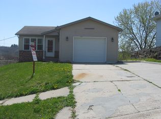 405 Fairview Dr, Glenwood, IA 51534