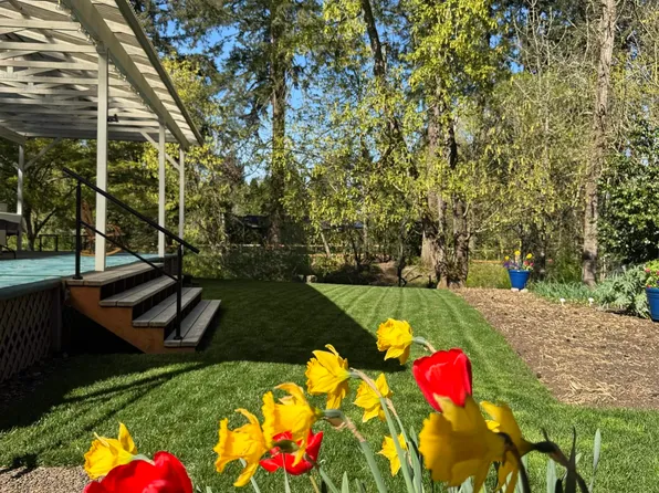 3325 SE White Oak Rd #16, Corvallis, OR 97333