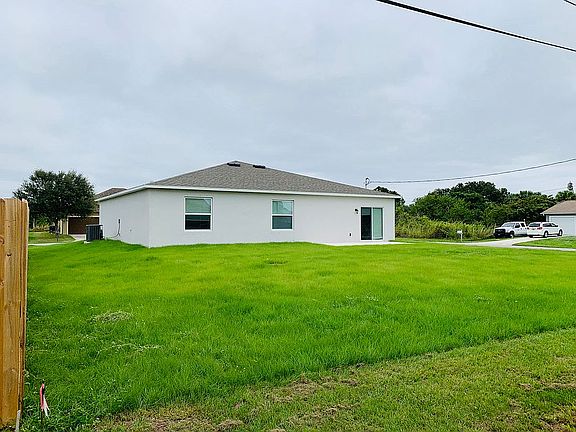 5th image of 1792 Finch Ln