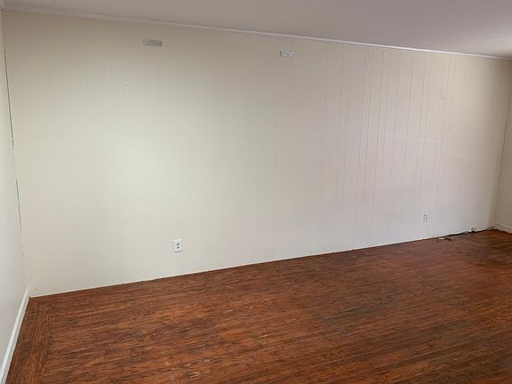 2nd image of 172 Gambetta St