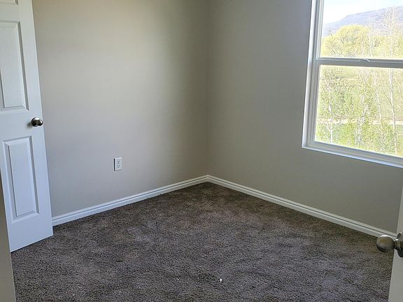 5th image of 458 N Edinburgh Ln