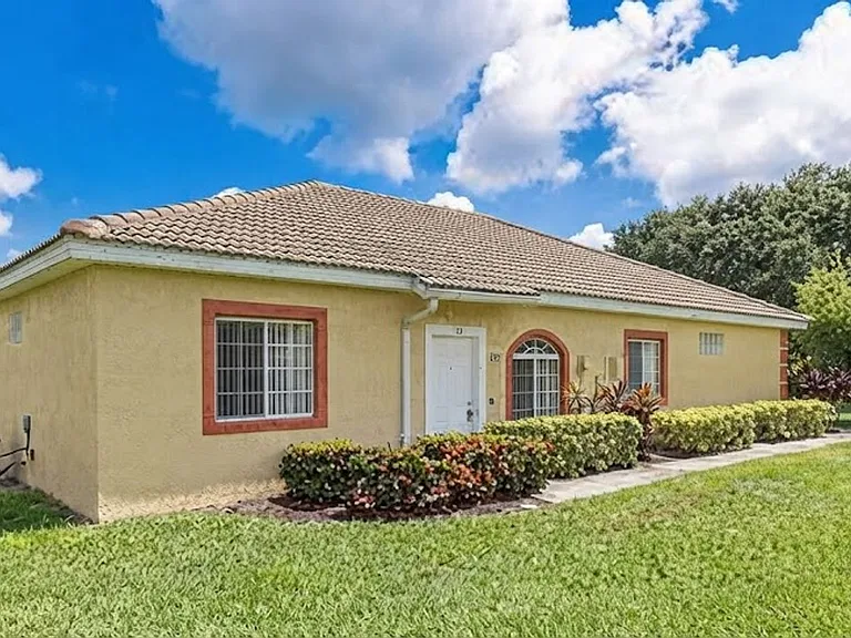 305 Port Pleasant Dr — Photo 2