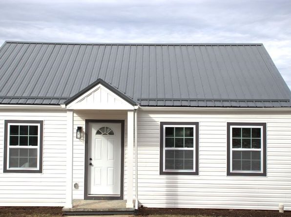 201 1st St SE, Pulaski, VA 24301