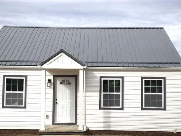201 1st St SE, Pulaski, VA 24301