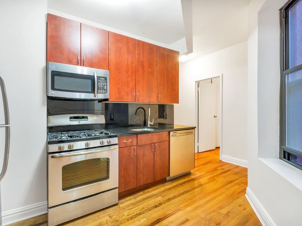 226 E 25th St APT 4C