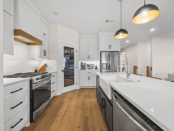 3rd image of 5 Shelly Ln