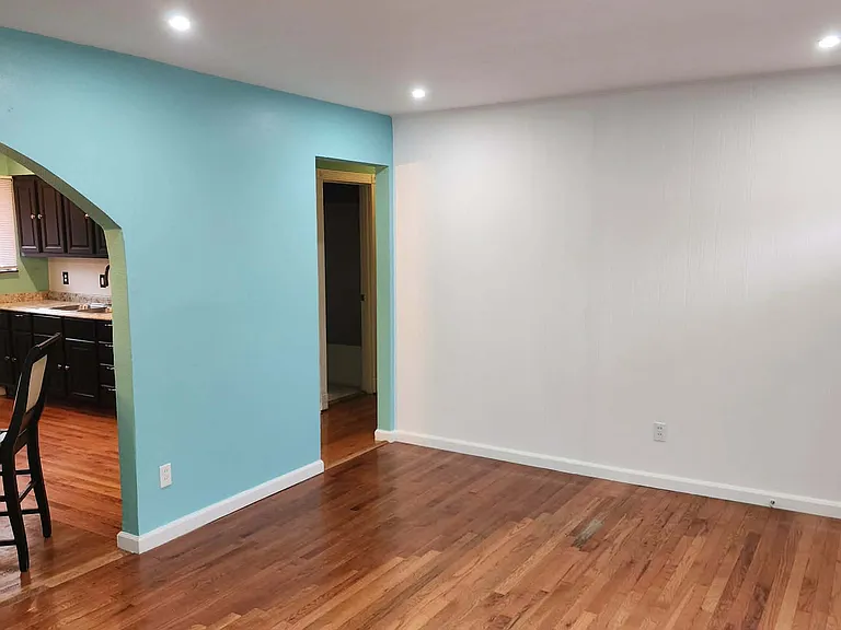 1725 Clover Ln — Photo 2