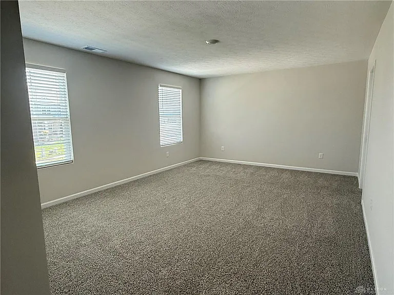 1460 Camden Ln — Photo 9