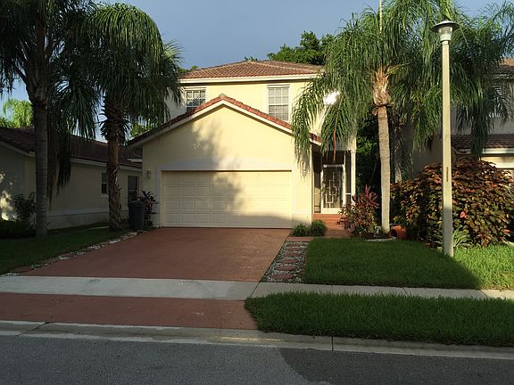 Large Home in a Great Area!!