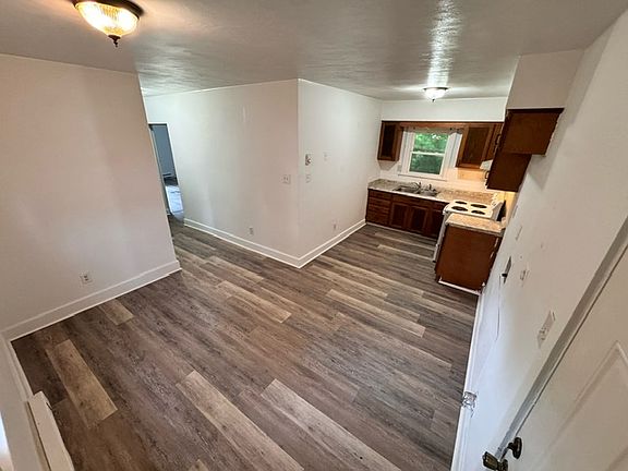 2nd image of 400 Linden Ave #B