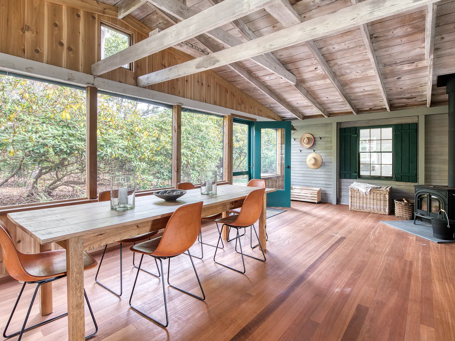 Magical Beach Cottage With Farmviews — Photo 1