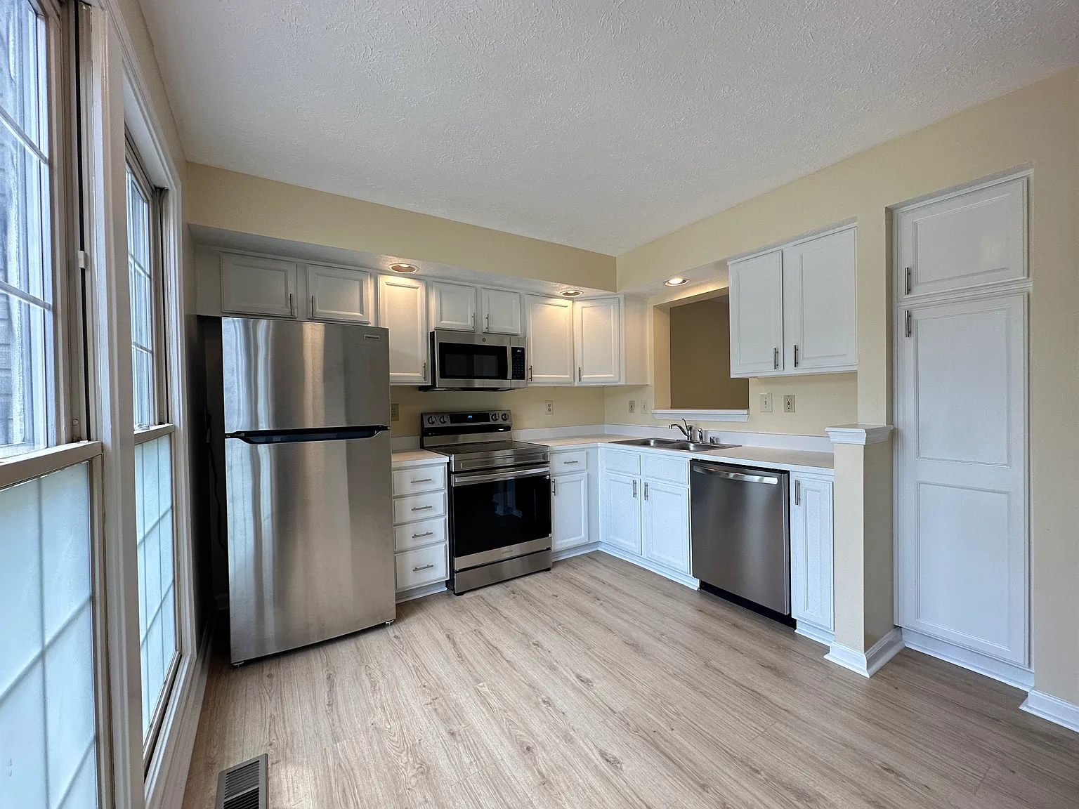 7958 Brightmeadow Ct — Photo 2