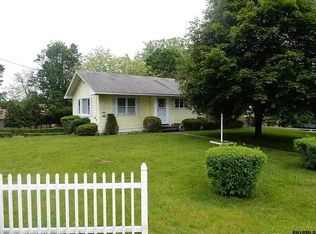28 Oxford Cir, Troy, NY 12180