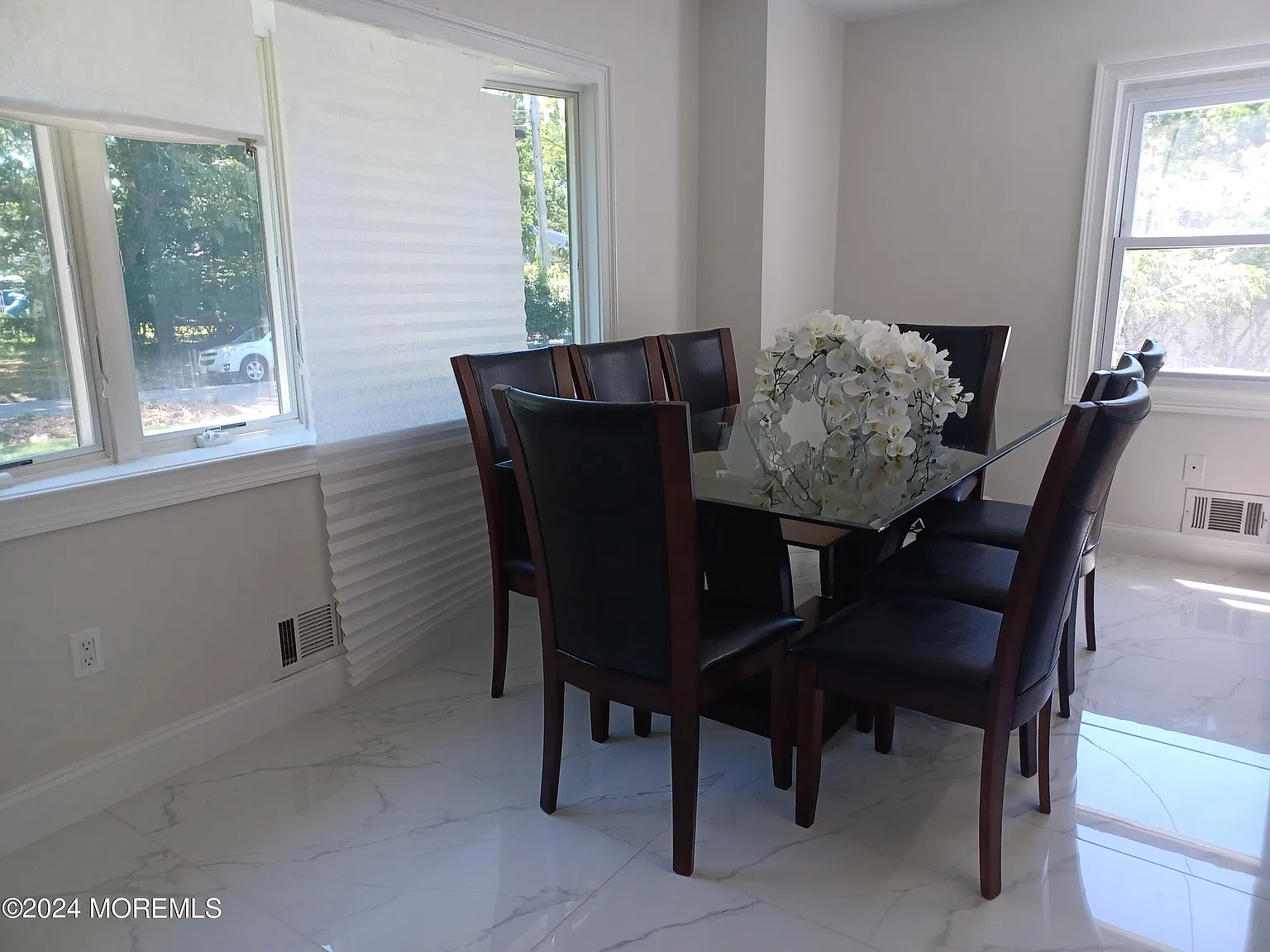 4 bed, 1951 sqft, $2,900 — Photo 3