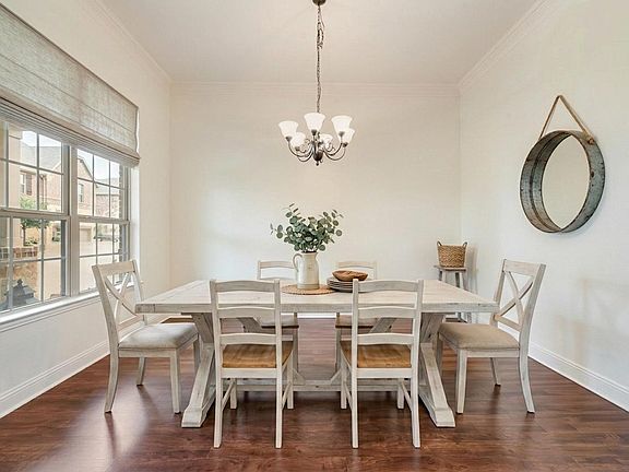 4th image of 1036 Knoxbridge Rd