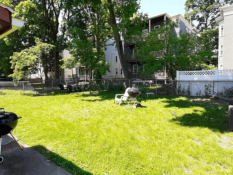 14 Beechcroft St #1 — Photo 15
