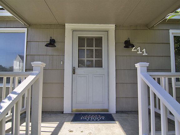 4th image of 211 Bernard Ave