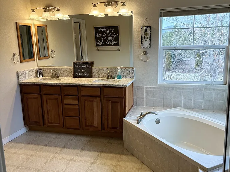 9998 Rose Leaf Ct — Photo 23