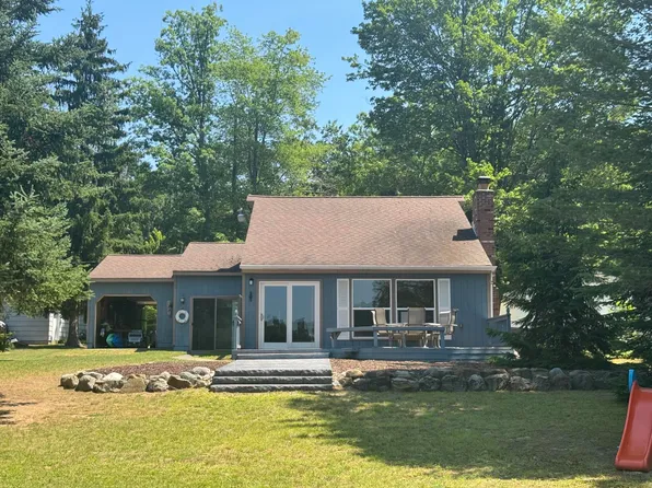 139 Waldenwood Cir, Prudenville, MI 48651