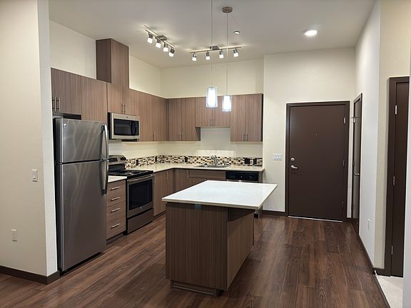 3rd image of 736 8th Ave NE Unit 517