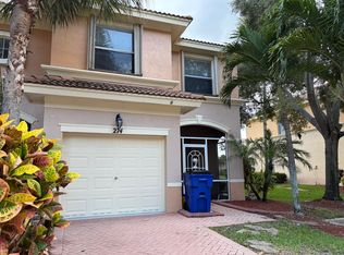 274 River Bluff Ln, Royal Palm Beach, FL 33411