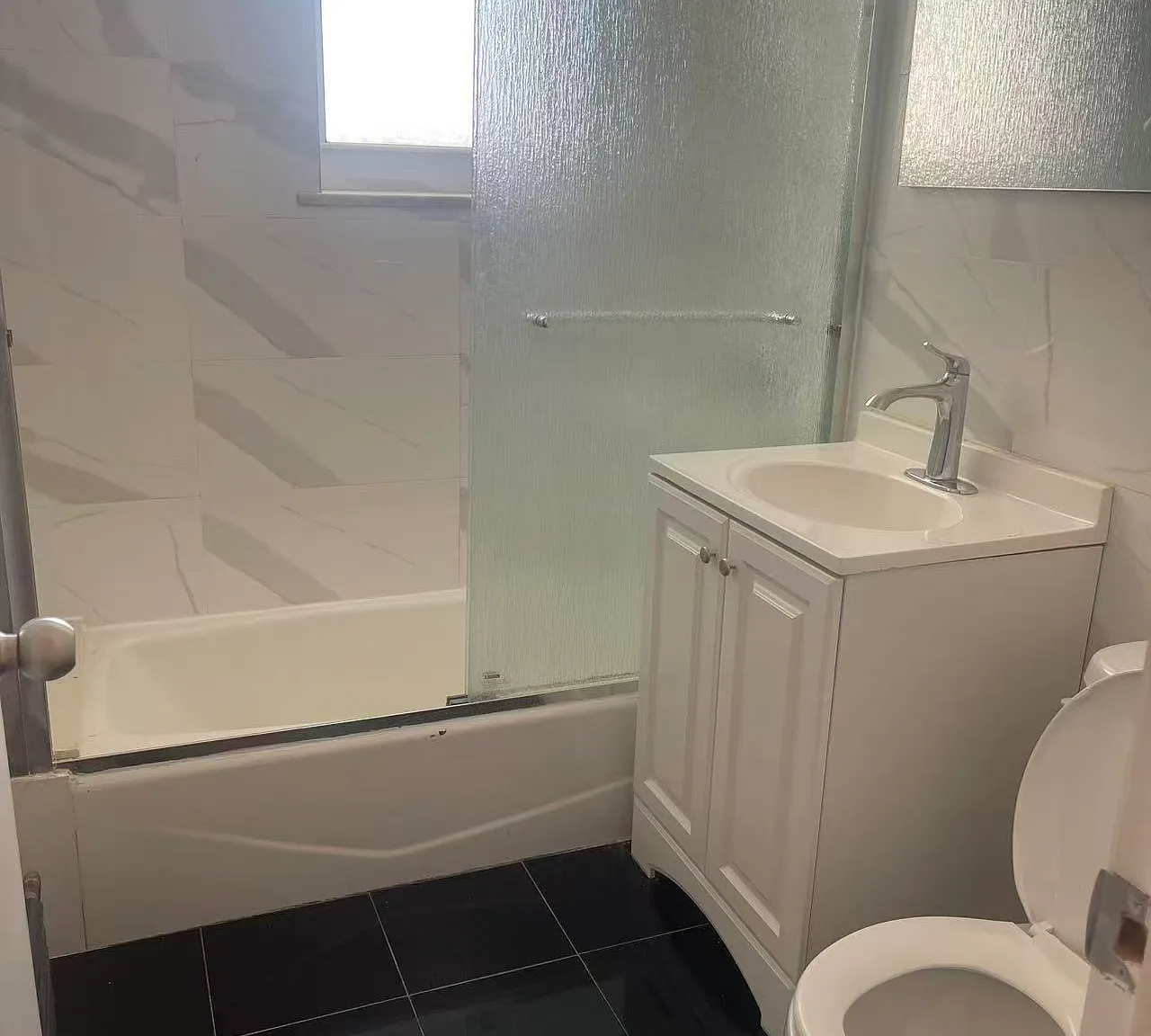 3 bed, 1000 sqft, $3,200 — Photo 4